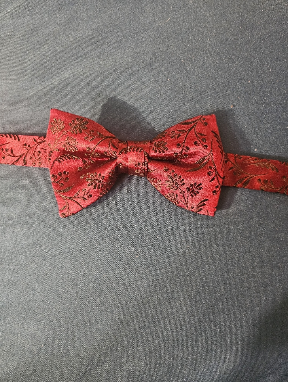 Pre-tied Adjustable Bowtie 100% Silk Burgandy/black